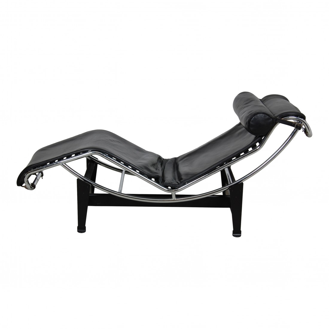 Le Corbusier LC4 lounge chair in black leather CPHClassic